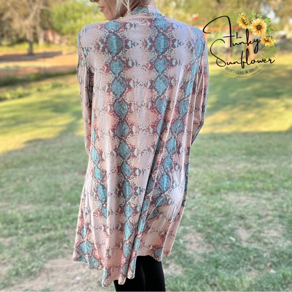 C̺͆L̺͆E̺͆A̺͆R̺͆A̺͆N̺͆C̺͆E̺͆ Pink Snake Skin Cardigan - Picture 3 of 3